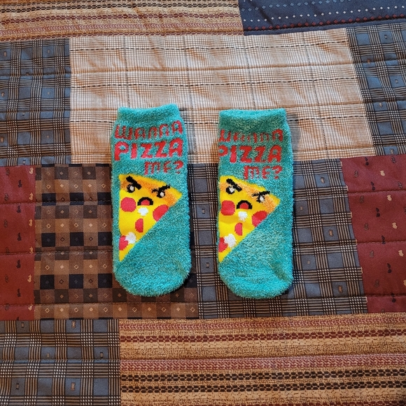 ♡HOST PICK♡ NWOT Wanna Pizza Me? Ankle Grip Gripper Socks Kids OS Girls' Boys' - Picture 3 of 6